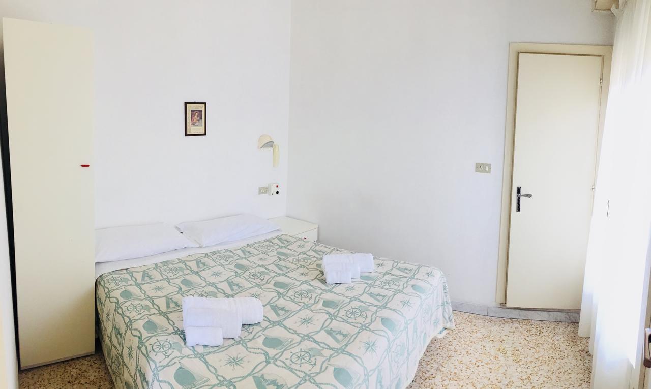 Urania Otel Fogliano Marina Dış mekan fotoğraf