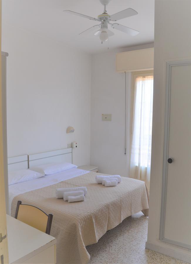 Urania Otel Fogliano Marina Dış mekan fotoğraf