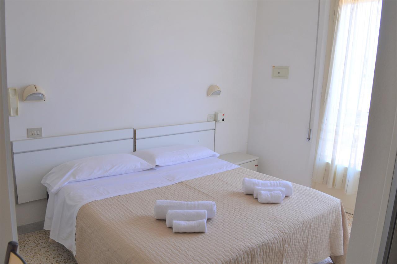 Urania Otel Fogliano Marina Dış mekan fotoğraf